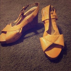 Yellow wedges